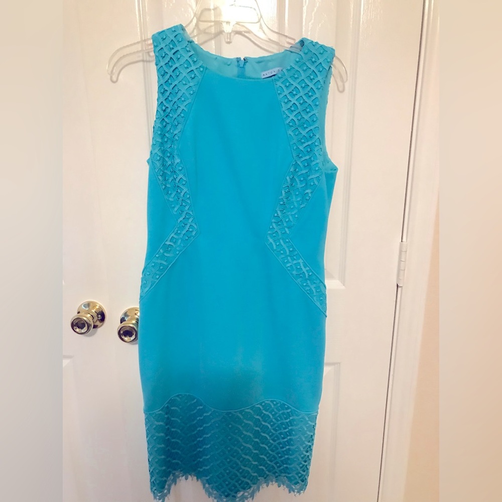 Beautiful dress. Excellent quality and condition. Worn once.